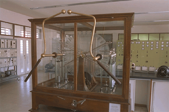 Foto de la máquina electrostática de Eugenio Cuadrado